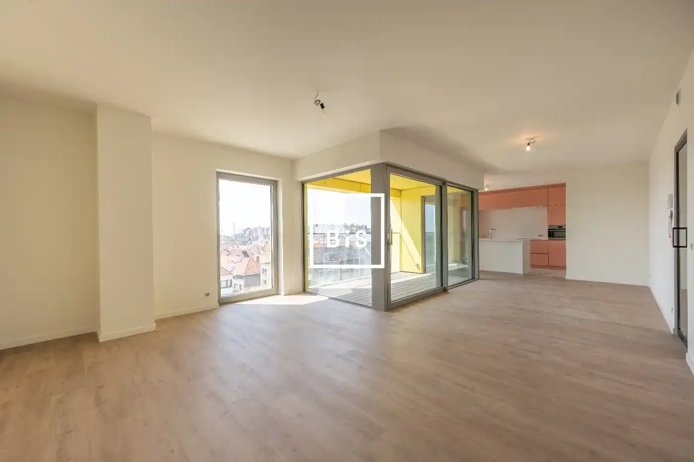 West-georiënteerd twee slaapkamer appartement met ruim terras foto 11