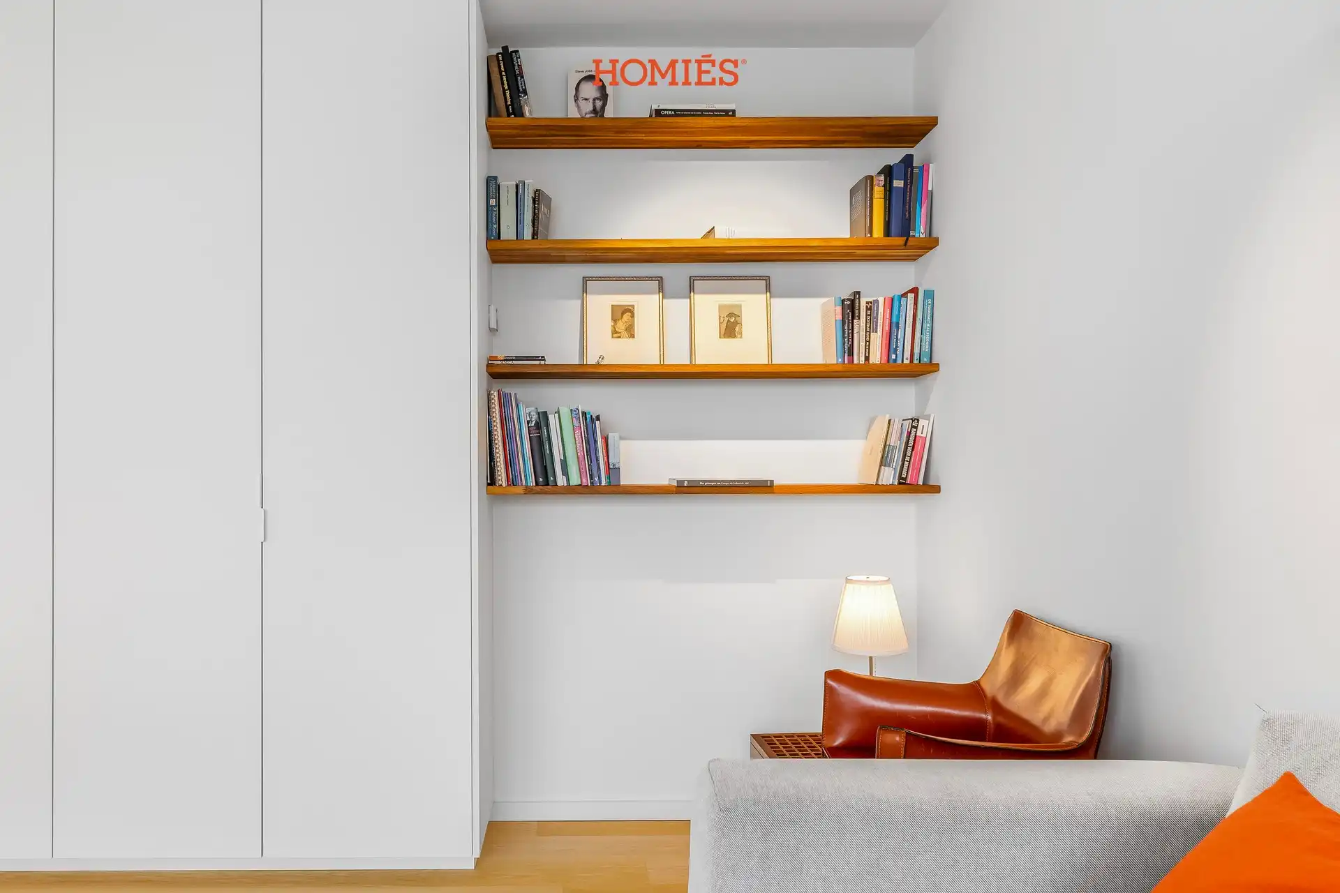 Gerenoveerd éénslaapkamerappartement met prachtig stadszicht foto 3