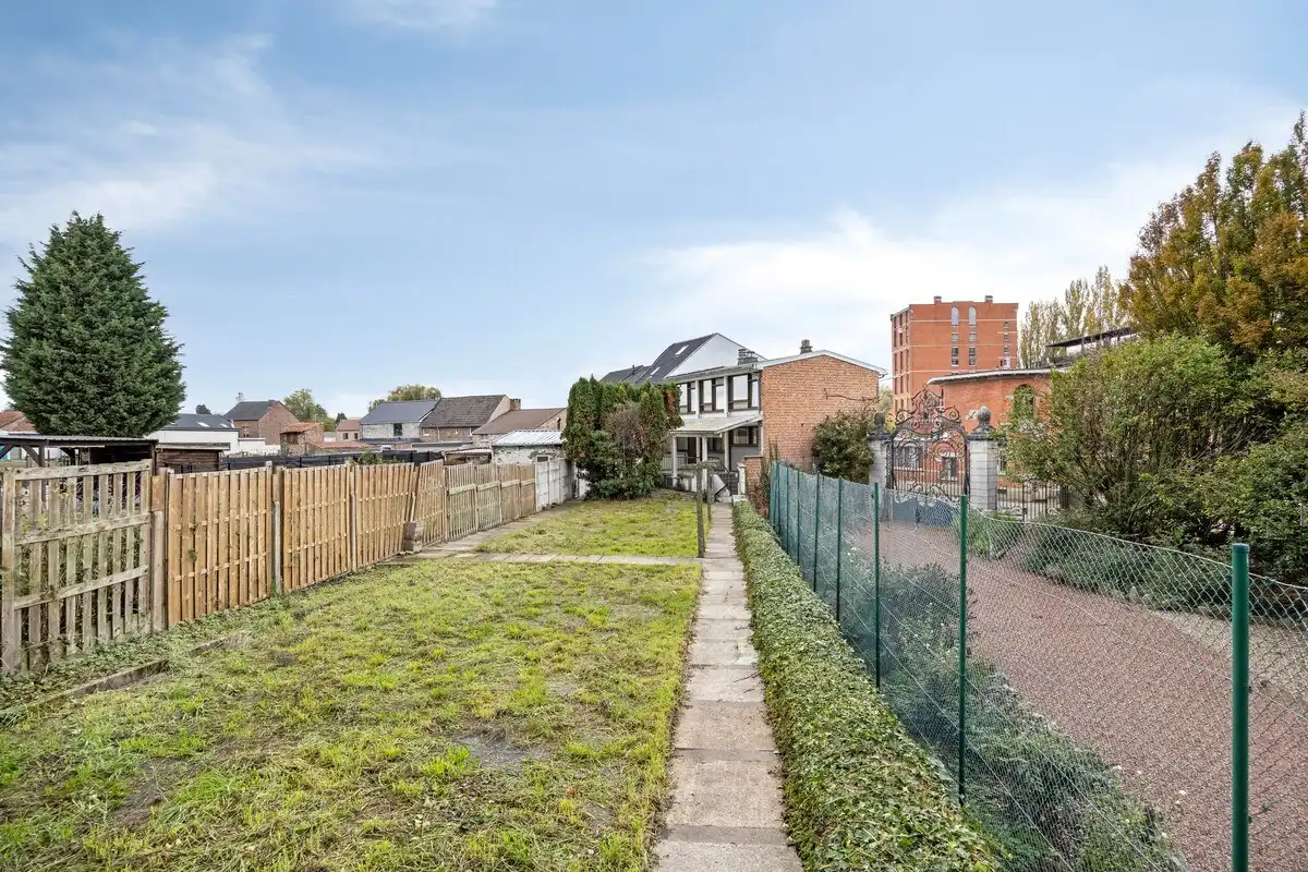 Ruime woning met 4 slaapkamers, 2 garages en zonnige tuin te Tongeren-Nerem foto 25
