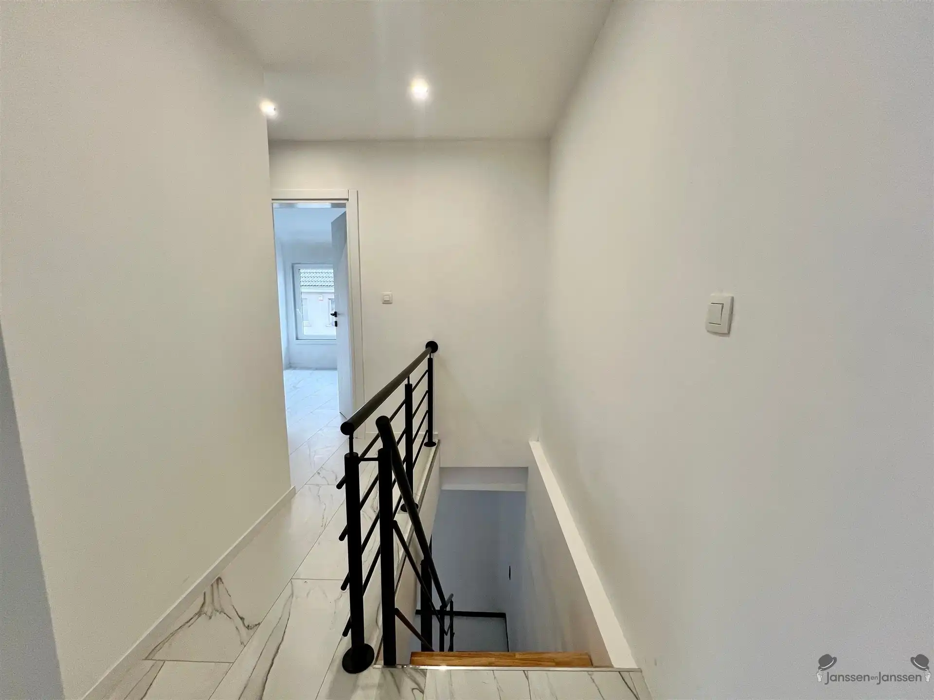 Gerenoveerde rijwoning met 2 slaapkamers foto 5