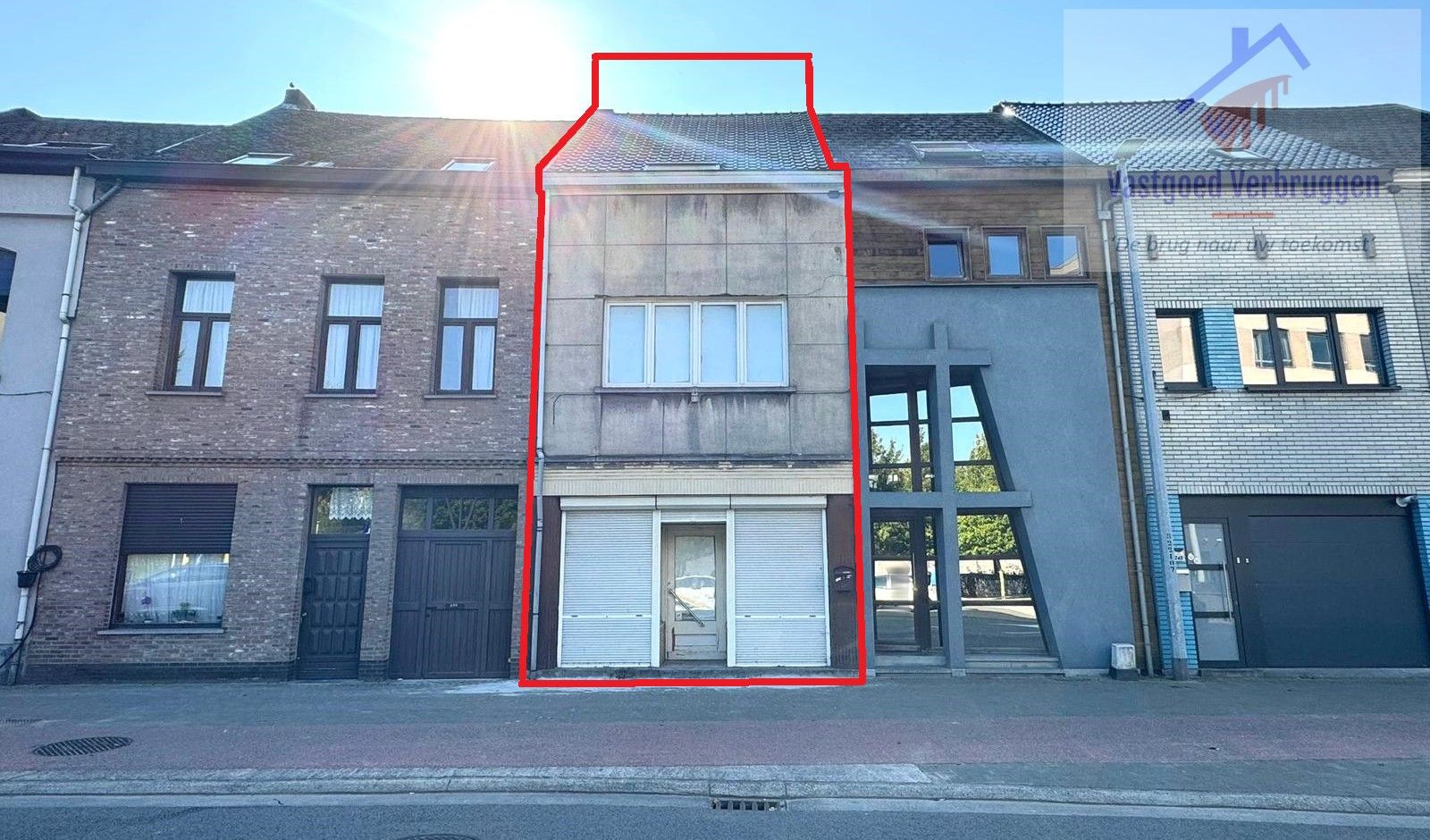 Woning met tuin, potentieel voor 4 slaapkamers en handelsruimte foto 1