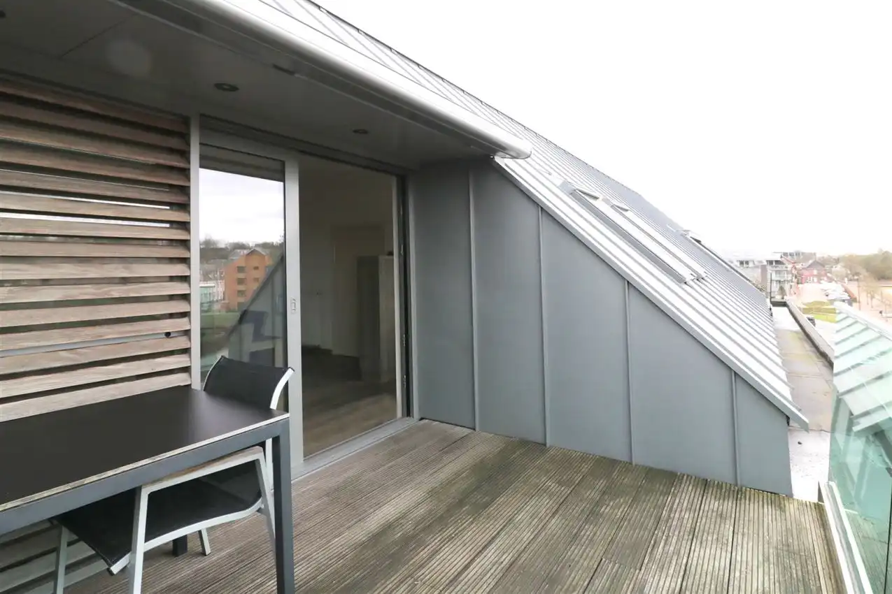 Zonnige penthouse met 2 slaapkamers, mooi terras, inclusief garage  foto 30