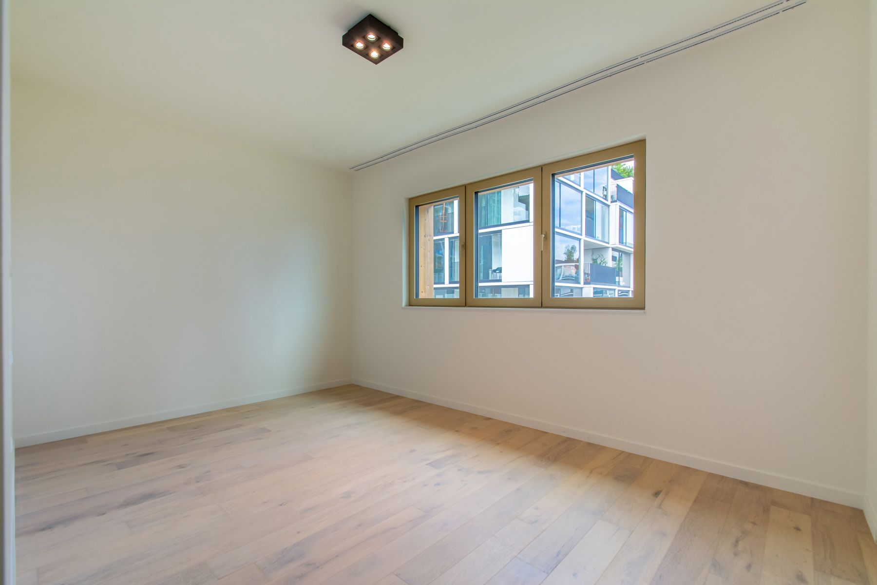 Ongemeubeld 1 slaapkamer app. met mooi terrras foto 9