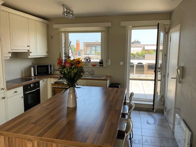 Unieke penthouse met 2 terrassen in hartje Koksijde – op wandelafstand van het strand foto 3