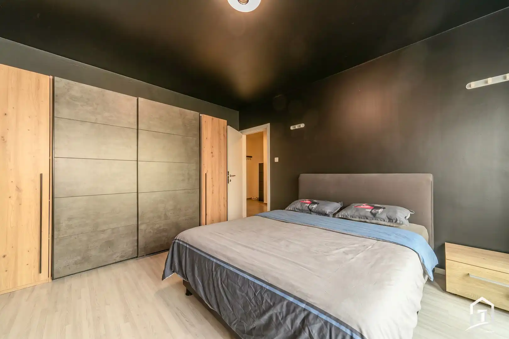 Ruim gelijkvloers appartement met 2 slaapkamers en tuin ! foto 9