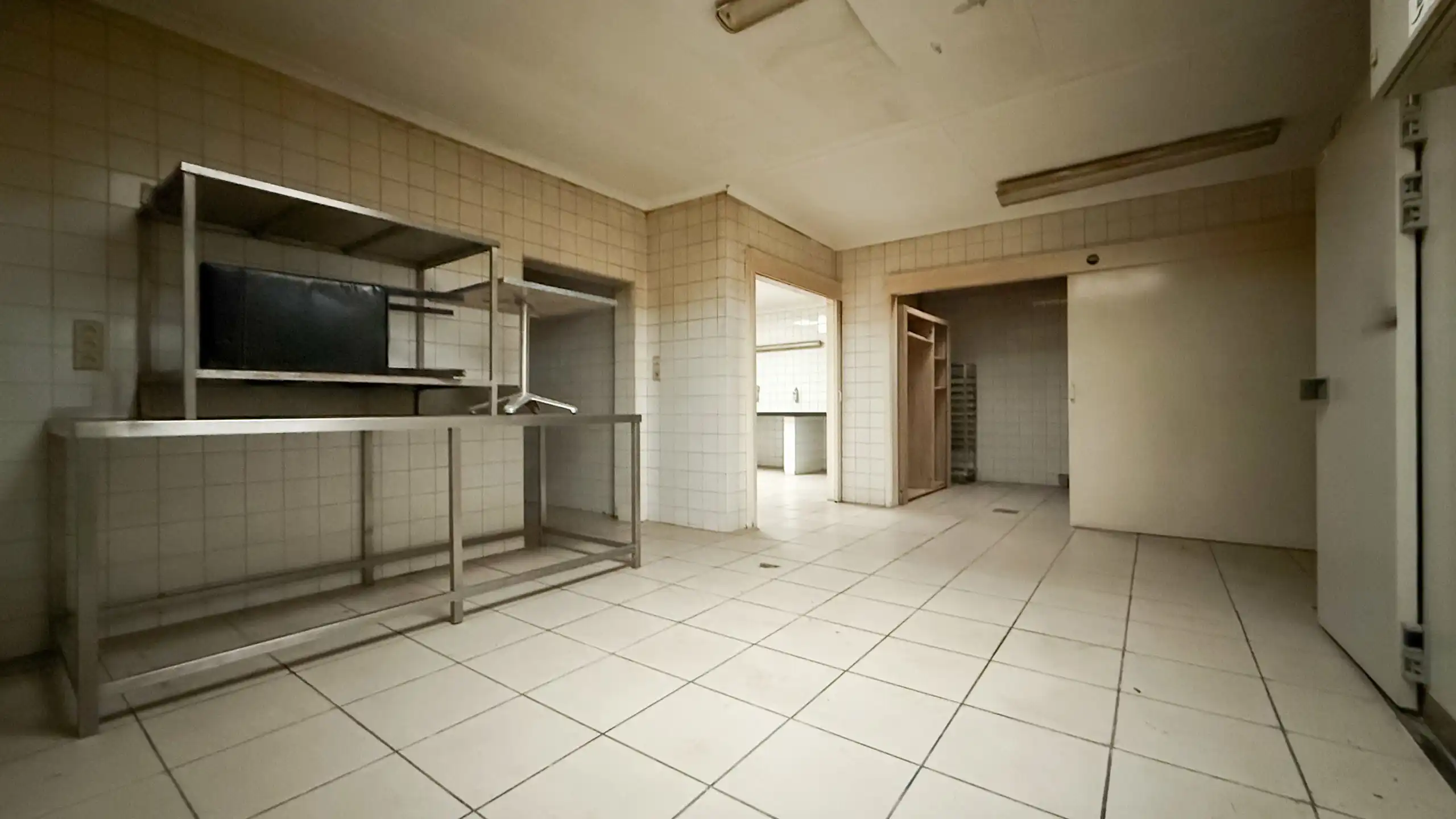 Handelspand met ingerichte bakkerij & appartement Wellen foto 23