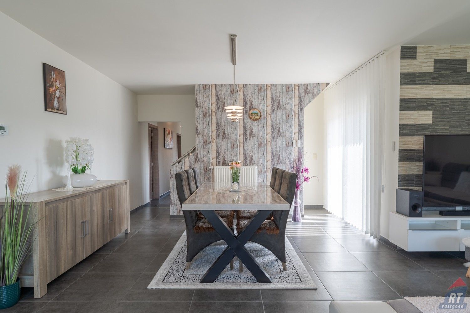 Grondig gerenoveerde open bebouwing op 10a11ca met garage en 5 slaapkamers foto 4