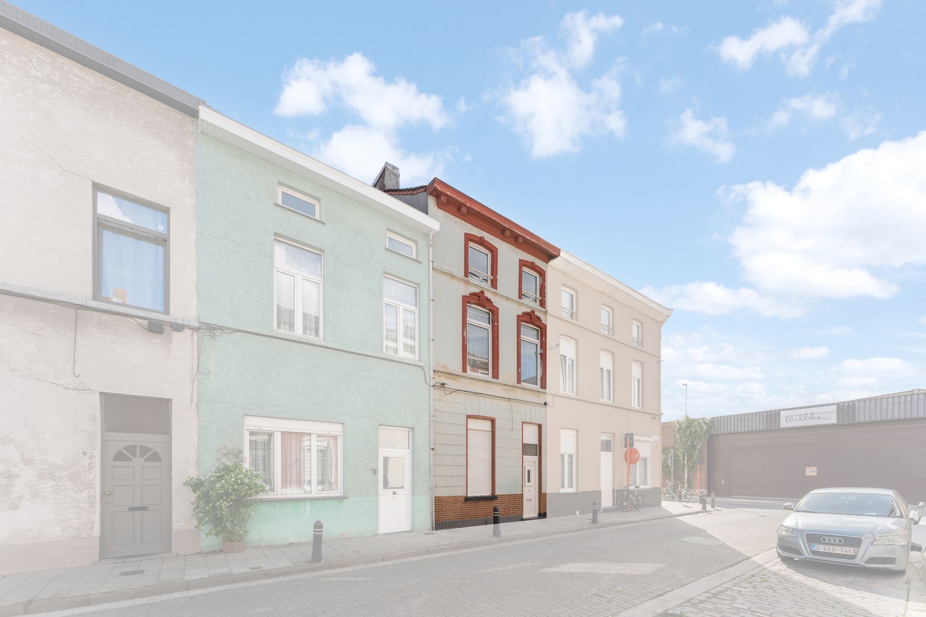 Vernieuwde woning met 3 slaapkamers te koop in Gent foto {{pictureIndex}}