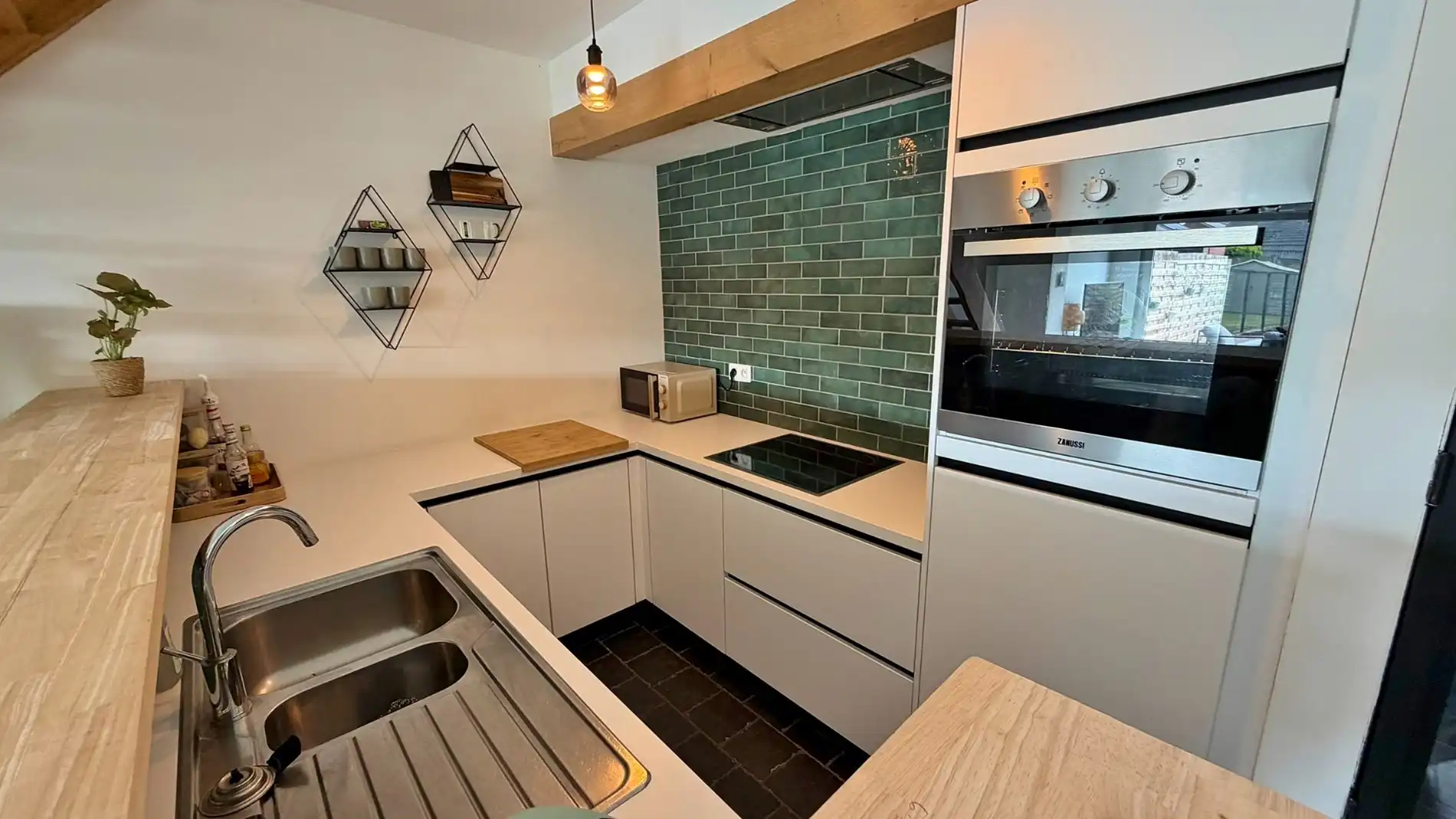 Instapklare, volledig gerenoveerde en energiezuinige woning te koop in het charmante Mesen! foto 7