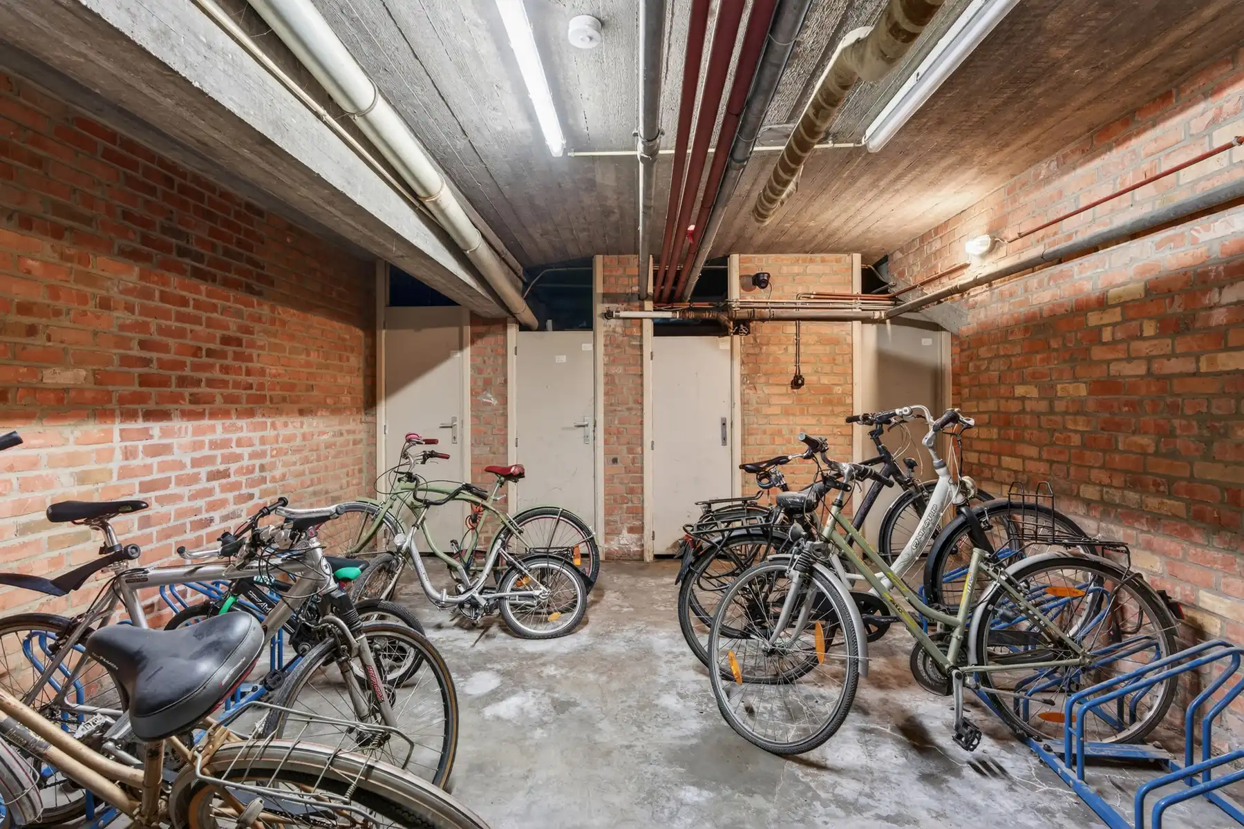 3 slpk hoekappartement in het commercieel centrum! foto 13