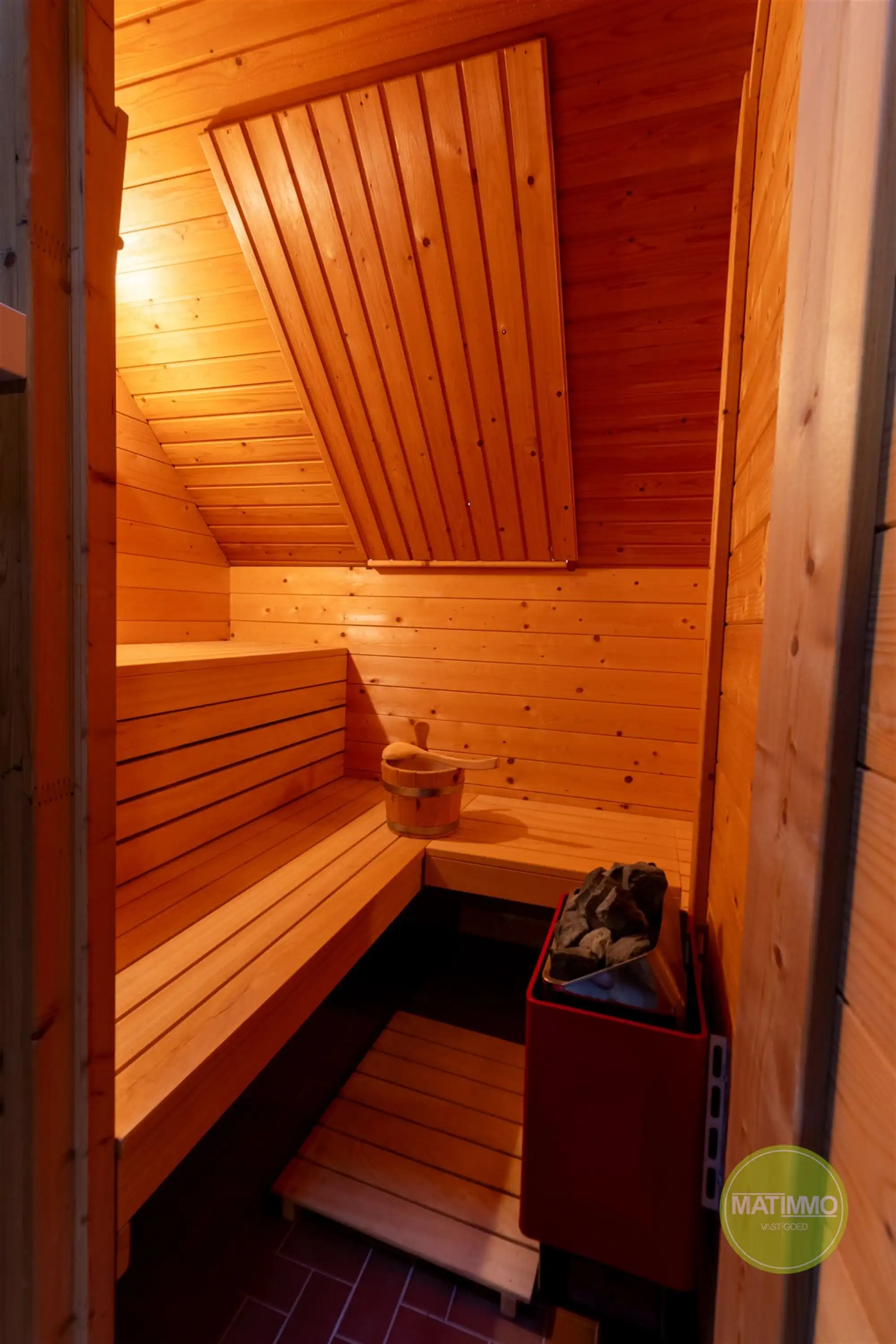 Uniek handelshuis met ruime woonst op toplocatie in Mol  foto 30