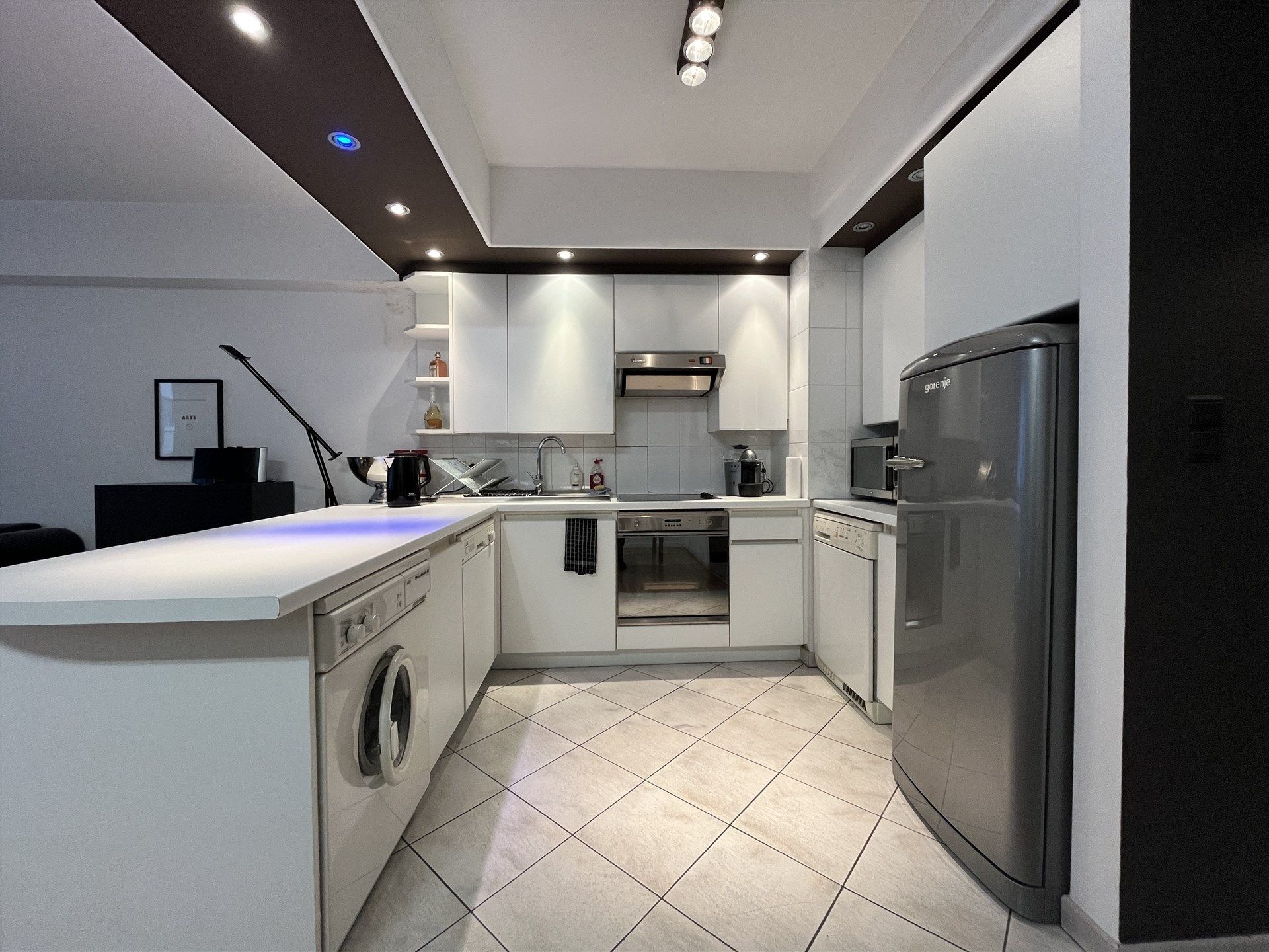 Appartement met terras op zeer gunstige locactie!  foto 4