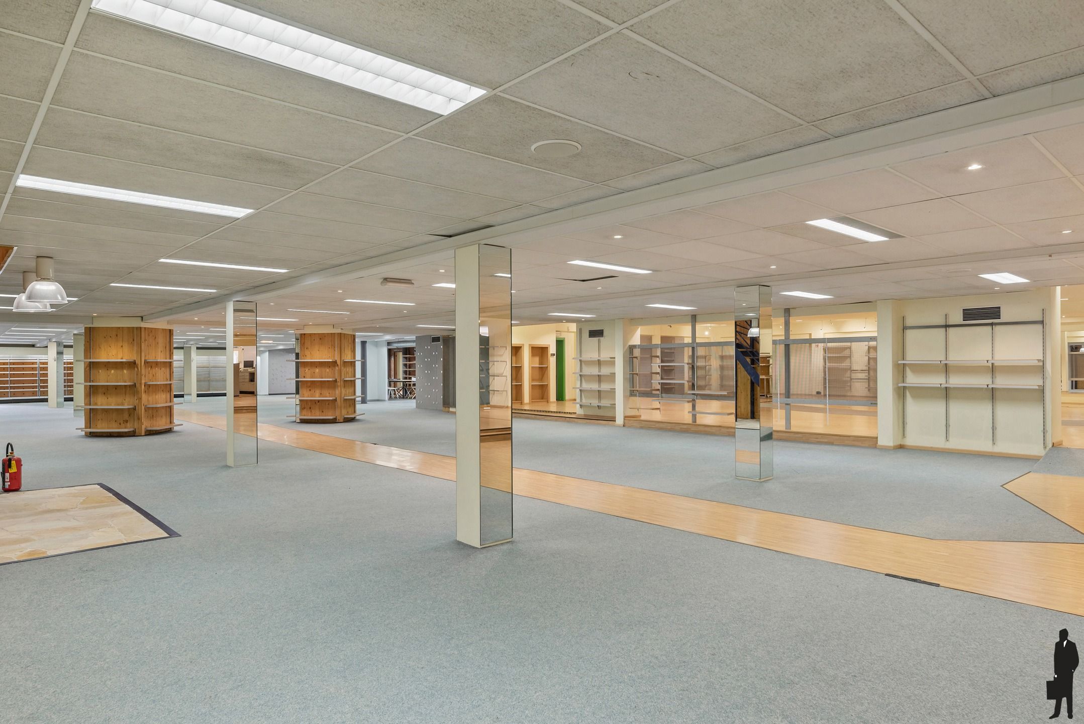 Ruim winkelpand van ca. 1.548 m2  met 29 parkeerplaatsen! foto 12