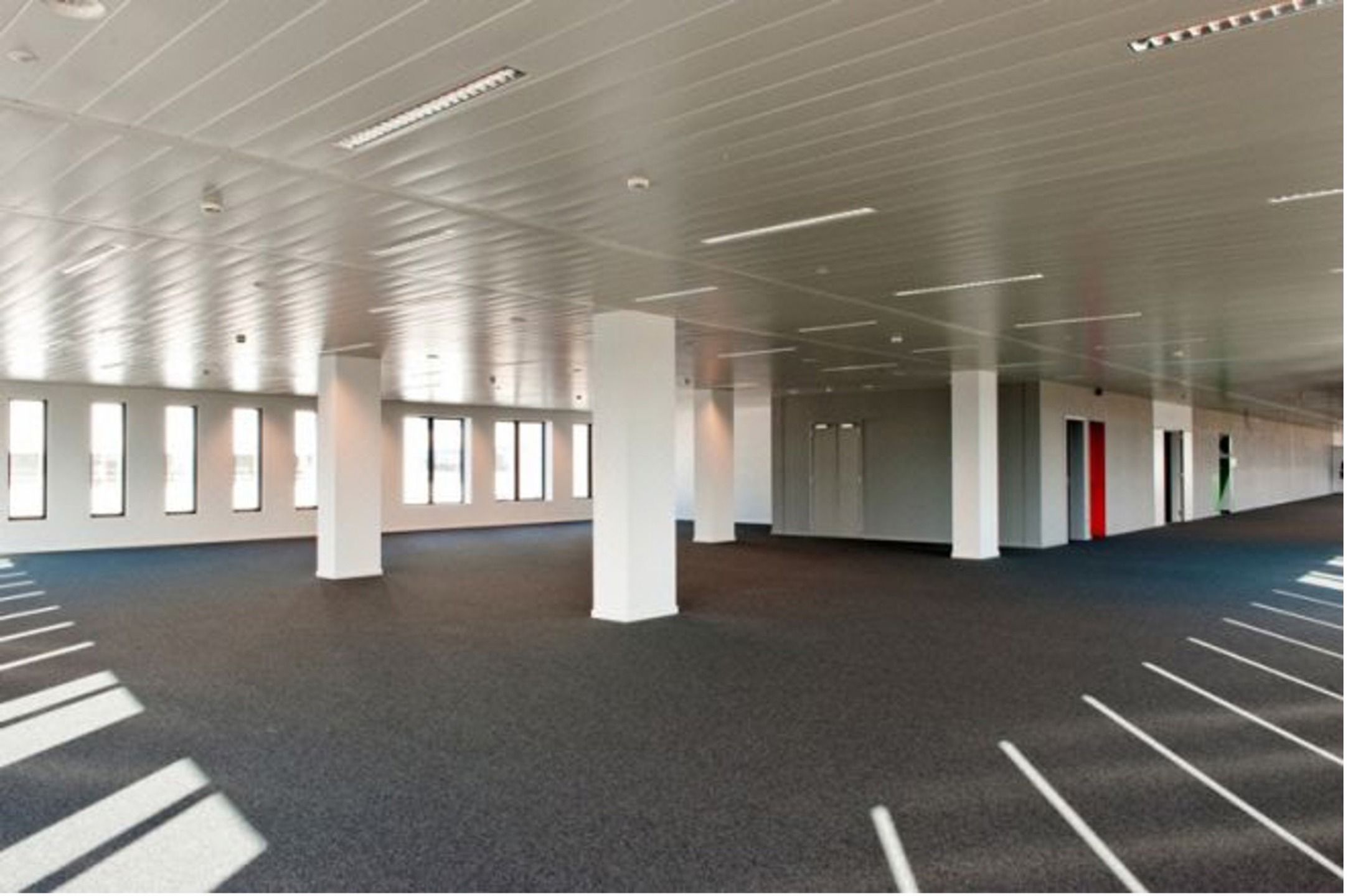 ANTWERP NORTH OFFICES: Kantoor met Uitstekende Zichtbaarheid foto 8