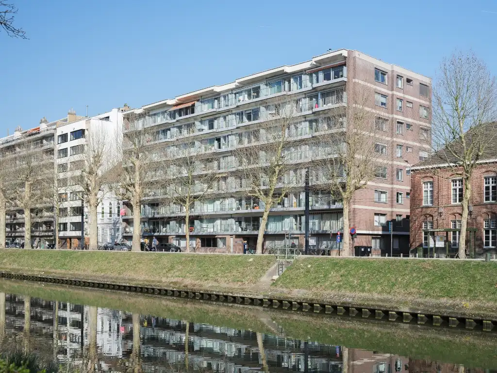 Coupure - Stijlvol gerenoveerd appartement met 2 slaapkamers en unieke zichten op het water en de Gentse binnenstad. foto 20