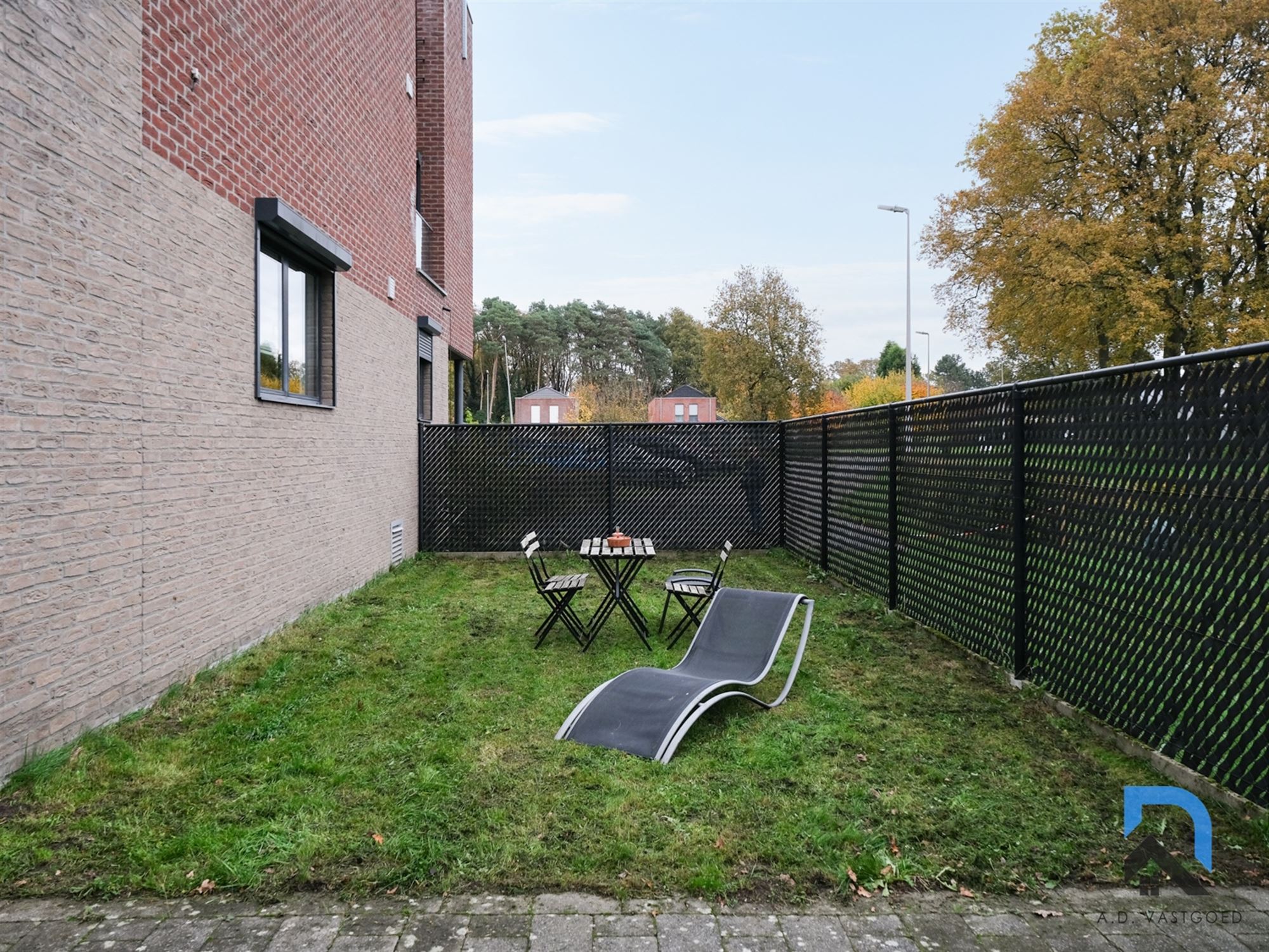 Gelijkvloers appartement met privé tuin en terras. foto 3