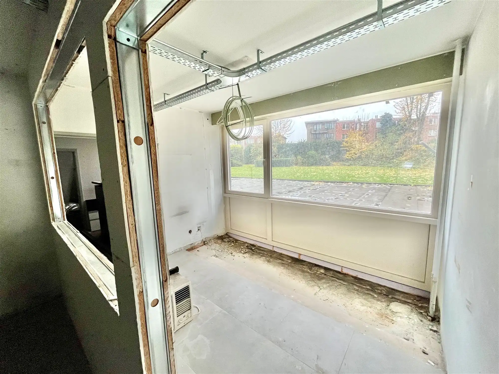 Casco commerciële ruimte + optioneel 2 garages aan meerprijs. foto 6