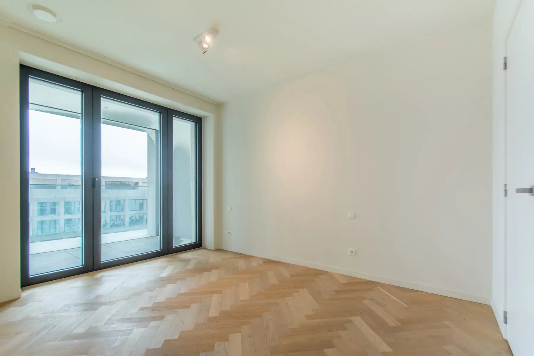 1-slpk app. met terras en zicht op Schelde en binnenpark foto 8