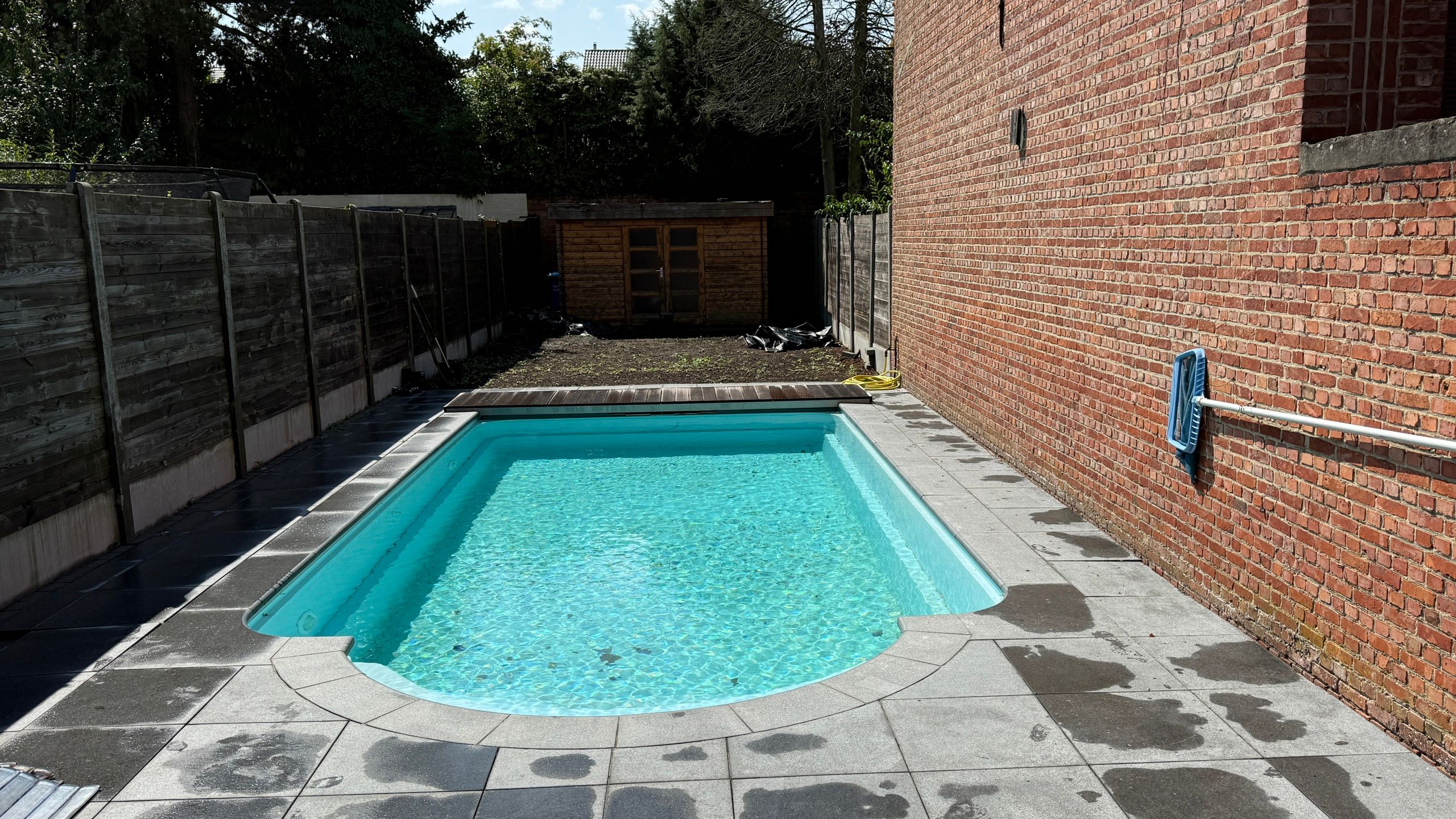 Gedeeltelijk gerenoveerde rijwoning op toplocatie foto 9