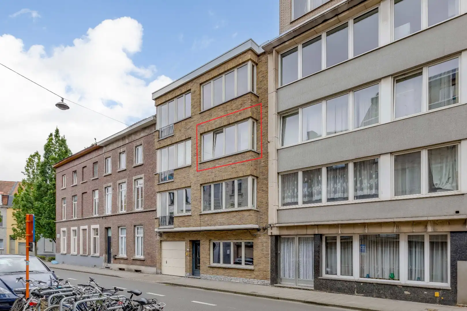 Zeer ruim 1-slaapkamer appartement met bureauruimte te  centrum Gent foto {{pictureIndex}}