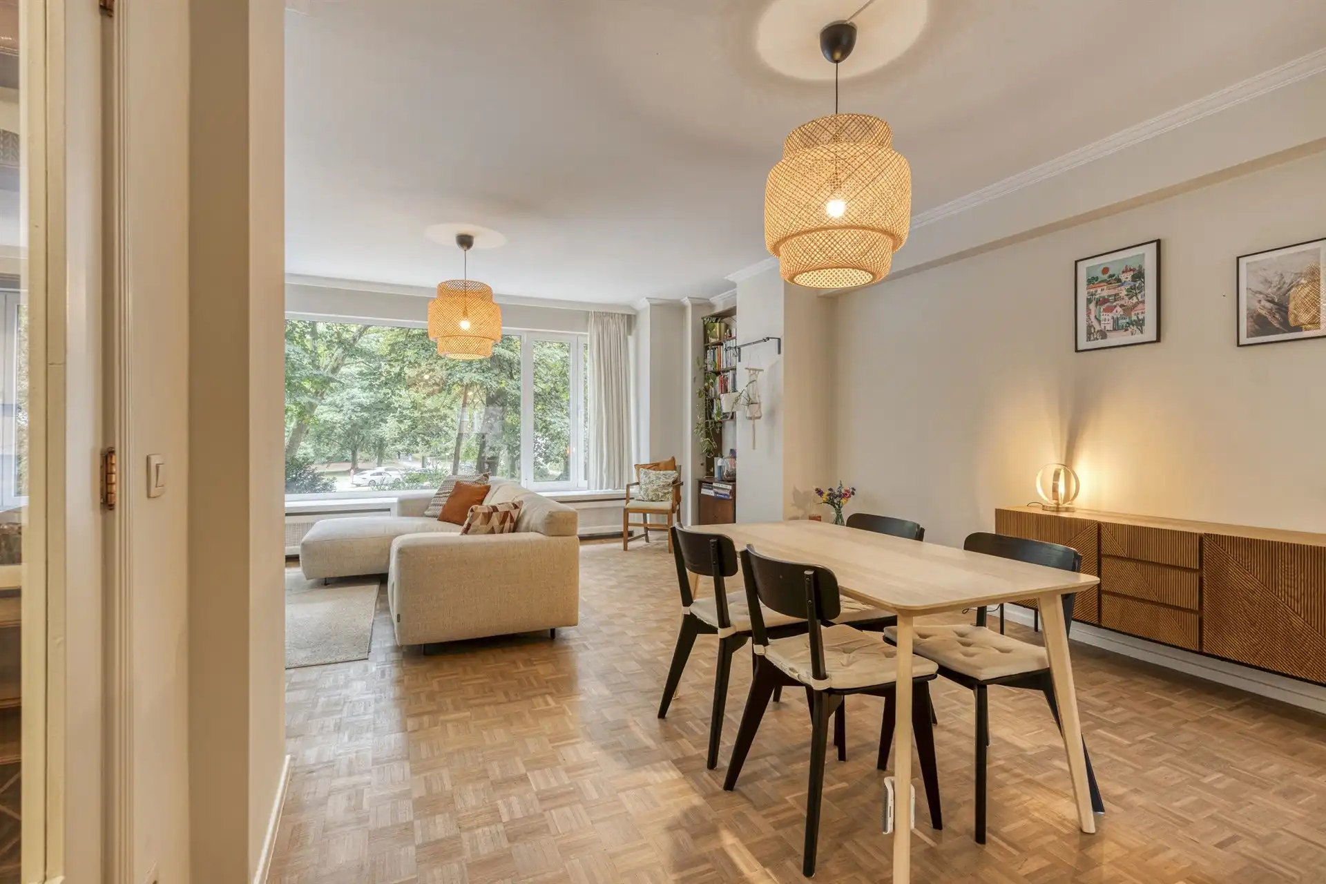 Appartement te koop met 2 slaapkamers en terras in Berchem!  foto 3