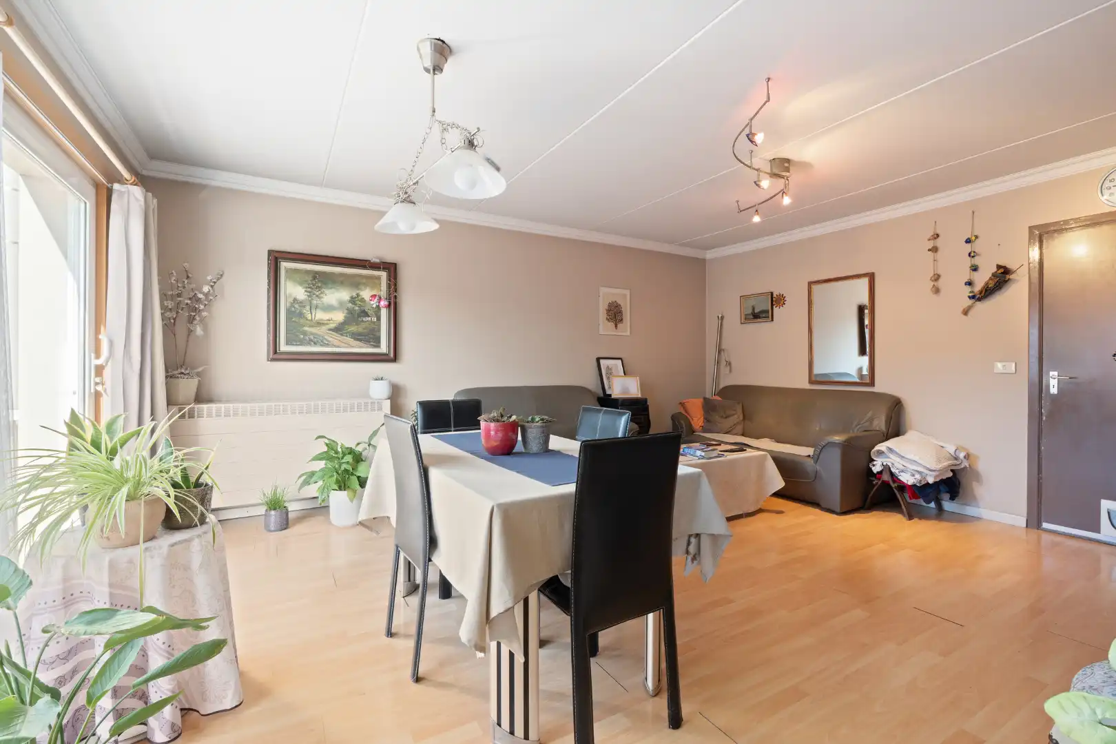 Ruim appartement met 3 slaapkamers, terras en garage in centrum Overmere foto 5