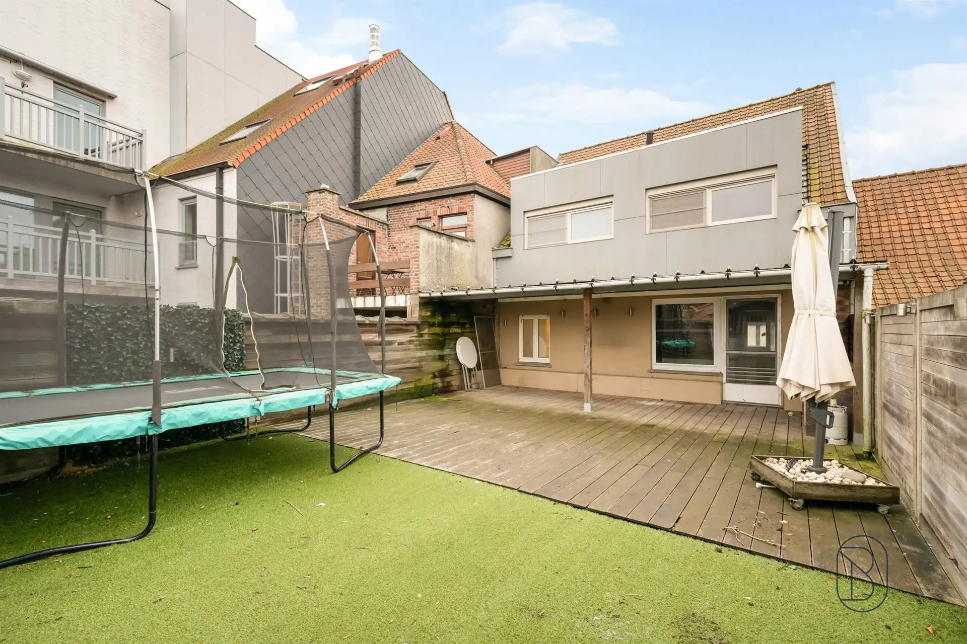 Handelspand met ruime woonst, garage en leuk terras foto 23