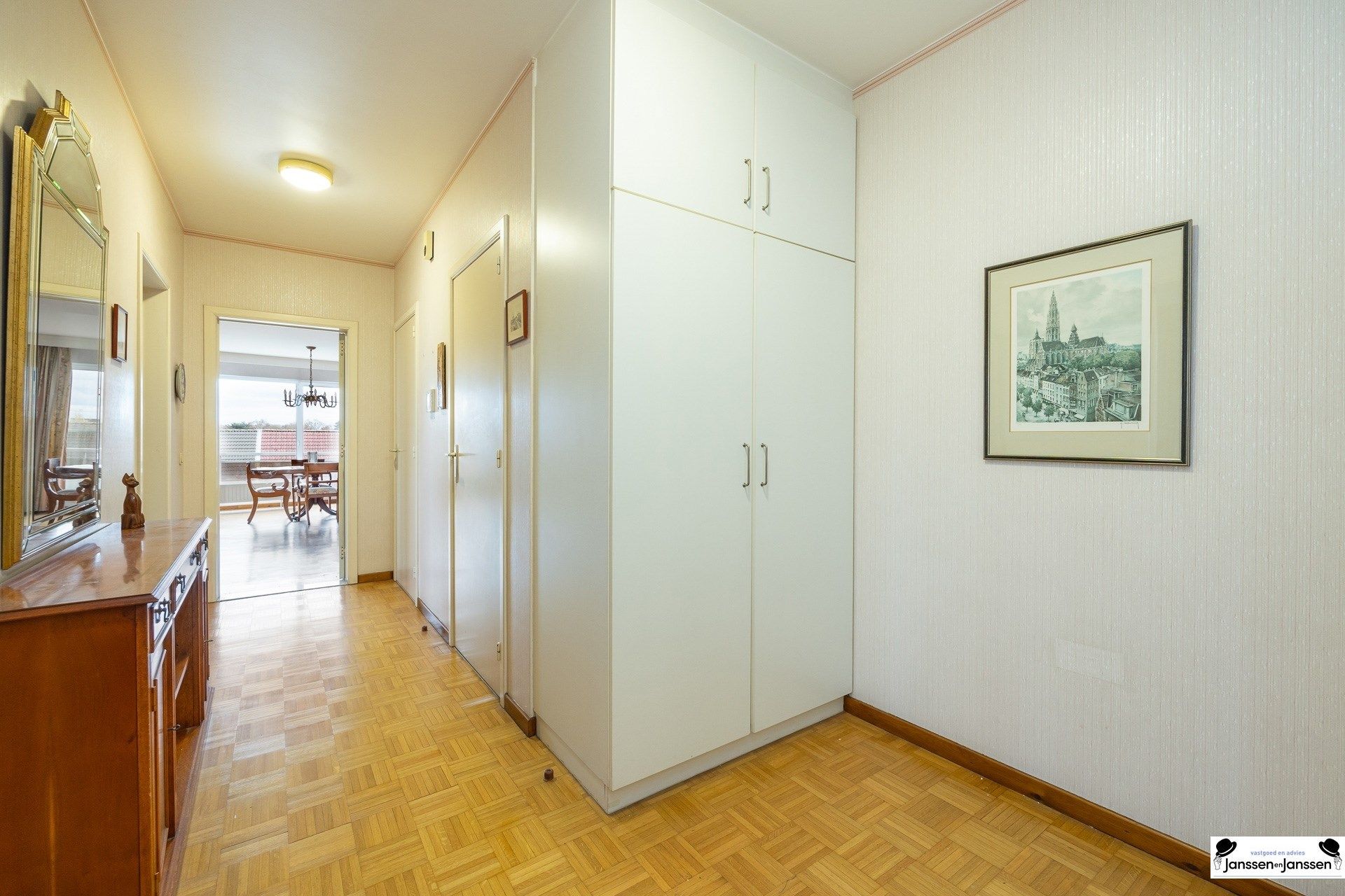 Ruim Ruim hoekappartement met veel licht, 3 slaapkamers foto 3