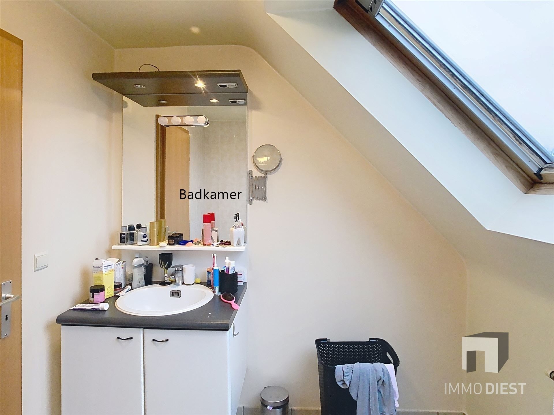Triplex met 2 slaapkamers en inpandige garage foto 9