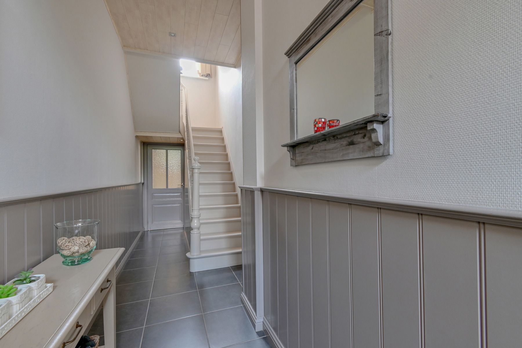 INSTAPKLARE WONING MET PRACHTIGE TUIN foto 2