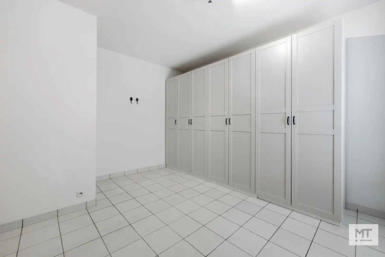 Gelijkvloers twee-slaapkamerappartement met garage te koop in het centrum van Langemark foto 8