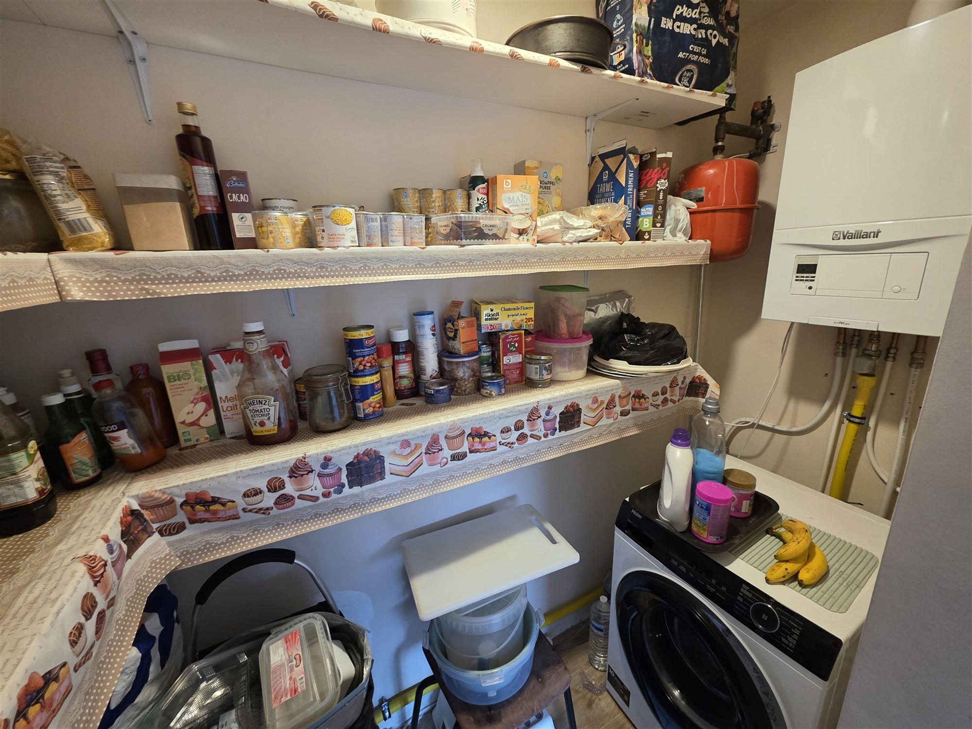 Instapklaar 2-slaapkamer appartement met terras en garage foto 9