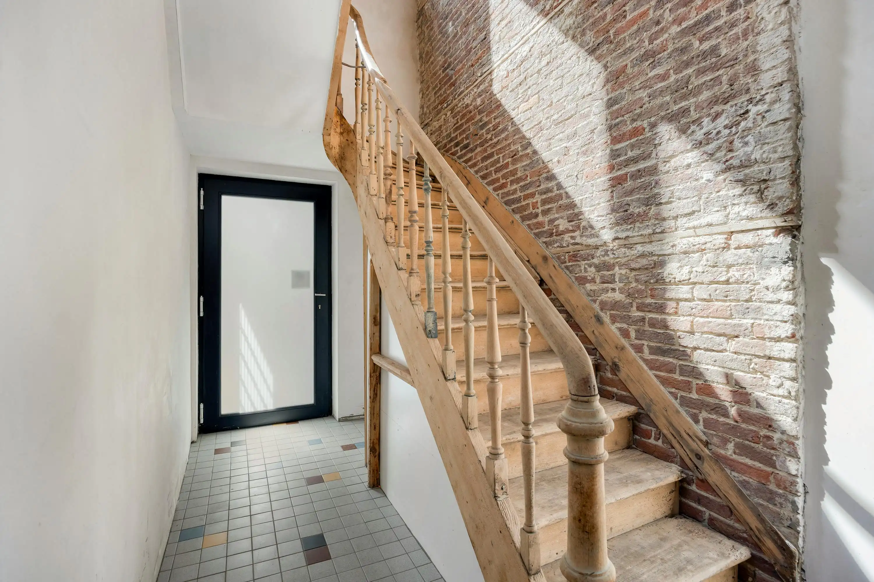 Gerenoveerd Herenhuis met Handelszaak & Kanaalzicht te Koop foto 11