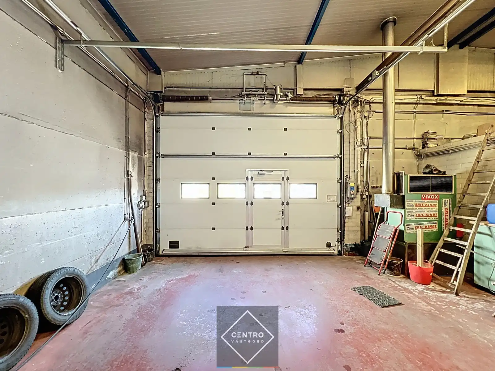 Commercieel gebouw (460m²) met verhard buitenterrein (heden AUTOWERKPLAATS) met uitbreidingsmogelijkheden en VEEL PASSAGE ! foto 8