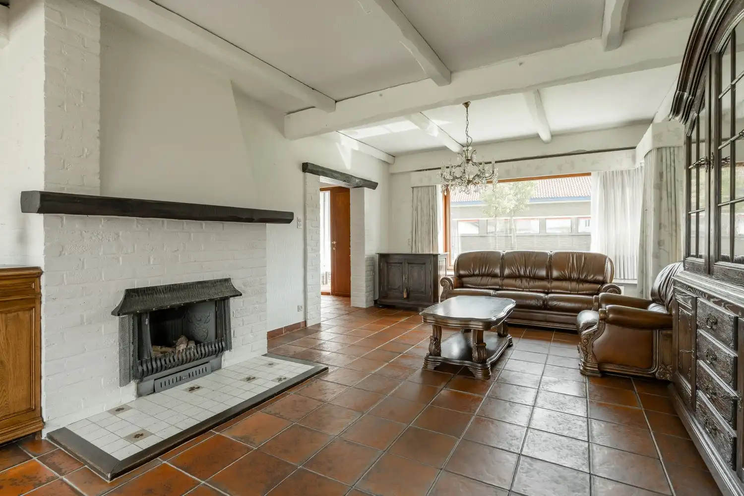Charmante op te frissen woning van 187 m² op een toplocatie in Pelt! foto 9