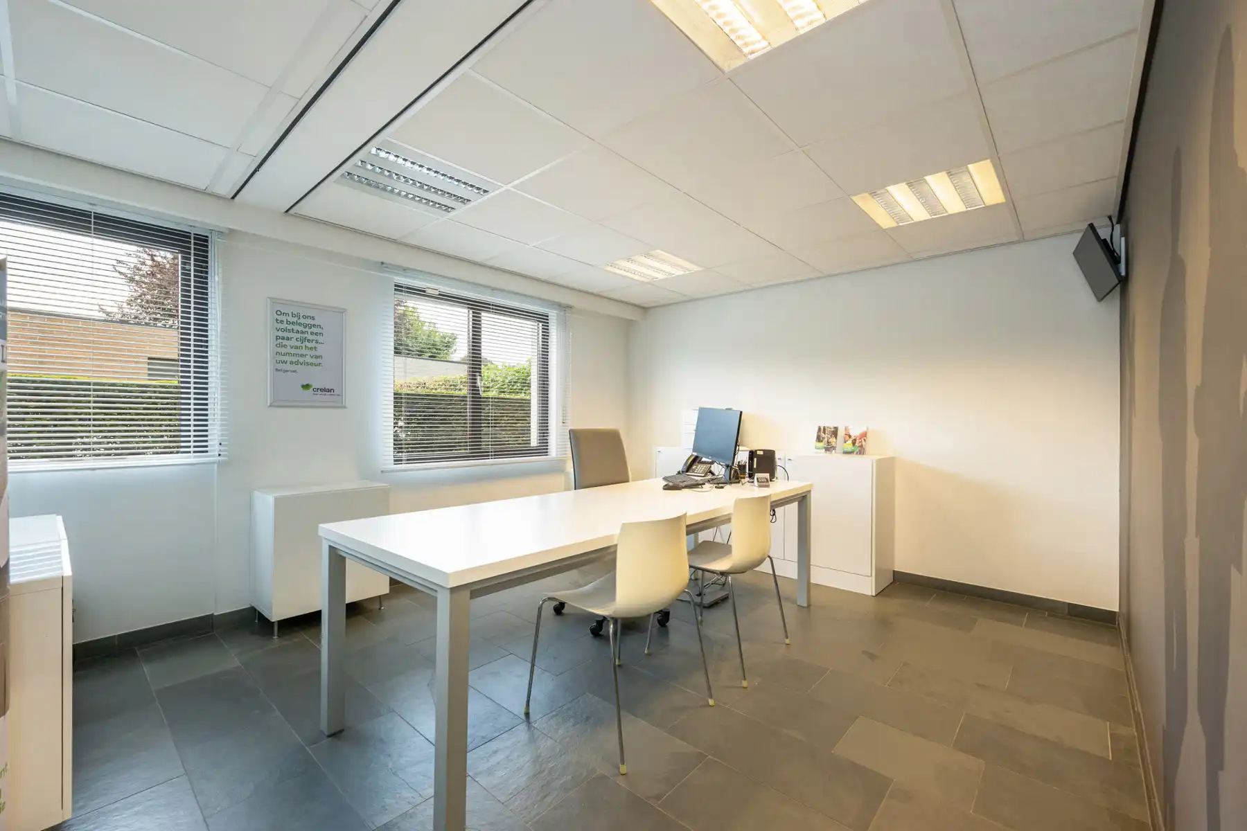 Goed gelegen kantoorruimte (circa 265m²) in het centrum van Meer (Hoogstraten) met parking. foto 12