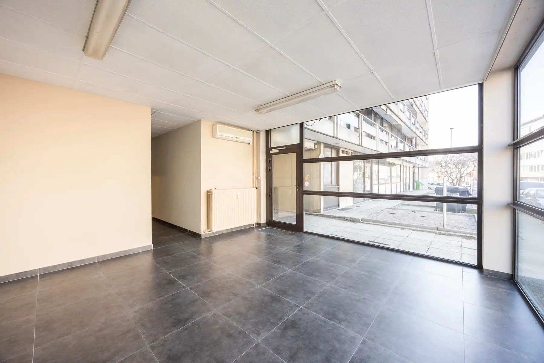 Instapklaar en ruim handelspand op centrale locatie foto 5