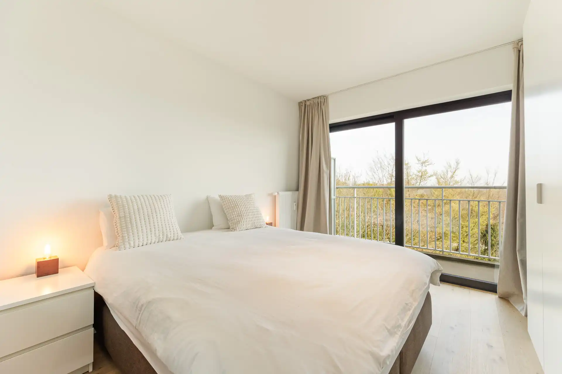 Lichtrijk en luxueus gerenoveerd met panoramisch groenzicht foto 9