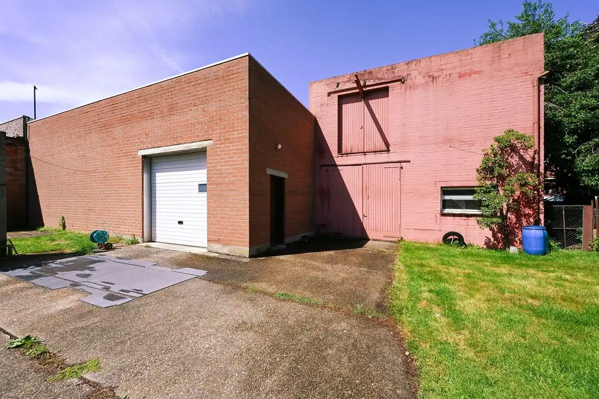 Te renoveren woning en magazijnen op 3100m² foto 13