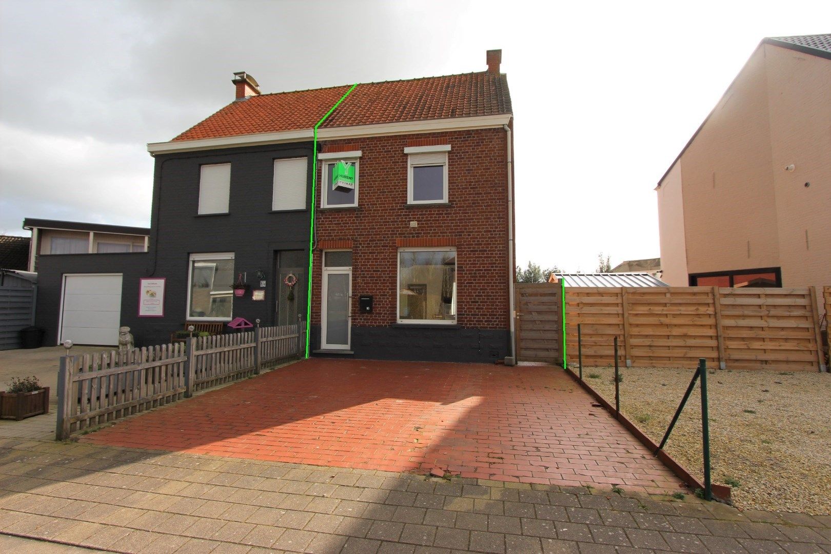 HALFOPEN BEBOUWING MET 3 SLAAPKAMERS foto {{pictureIndex}}