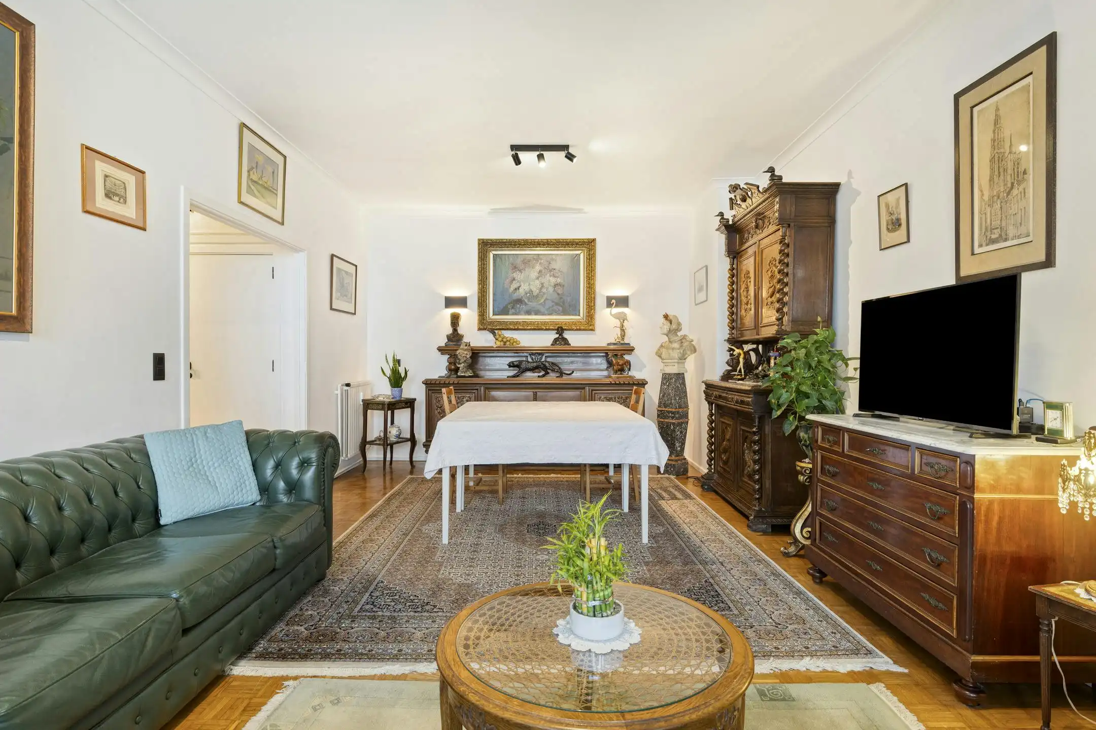 Gerenoveerd appartement met terras te koop in Antwerpen foto 2