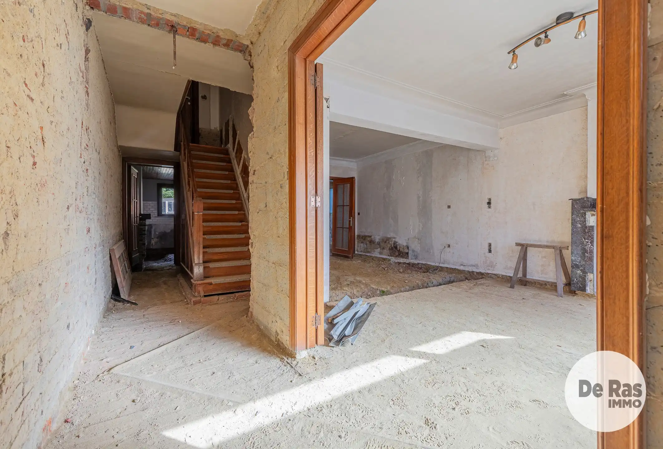 HAALTERT - Verder te renoveren woning met 4 kamers en tuin foto 2