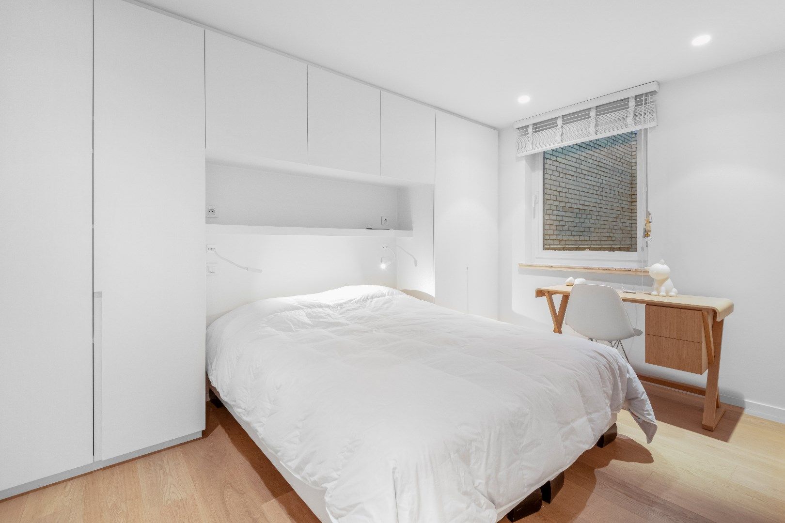 Zeer mooi vernieuwd 3-slaapkamer appartement met open zicht centraal gelegen op de Kustlaan in het Zoute. foto 15