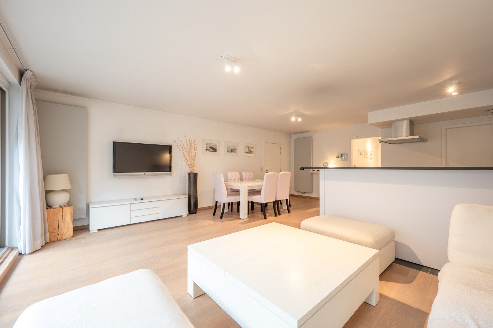 Mooi gemeubeld appartement op een rustige ligging, op wandelafstand van de Lippenslaan foto 4