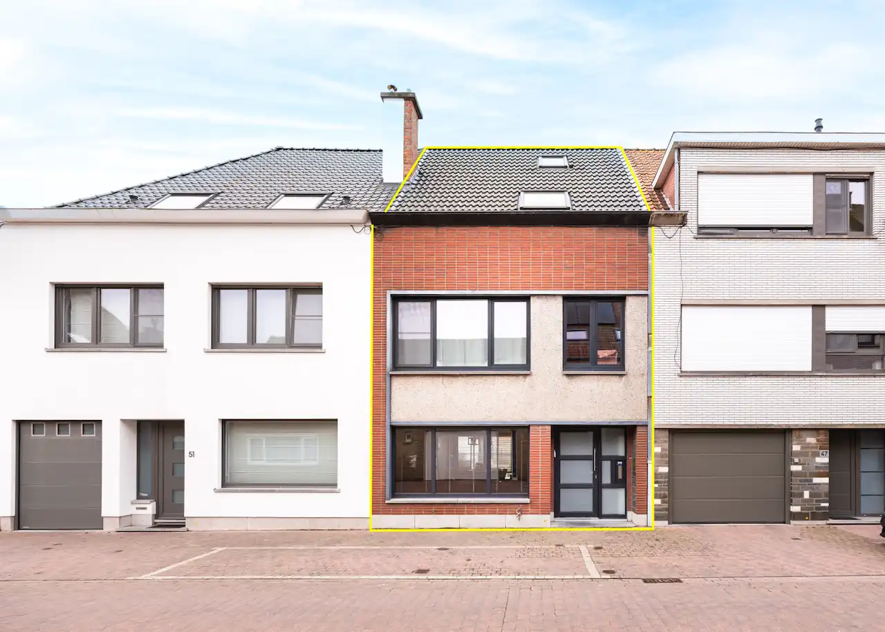 Gerenevoorde woning met 4 slaapkamers en zonnige tuin foto {{pictureIndex}}