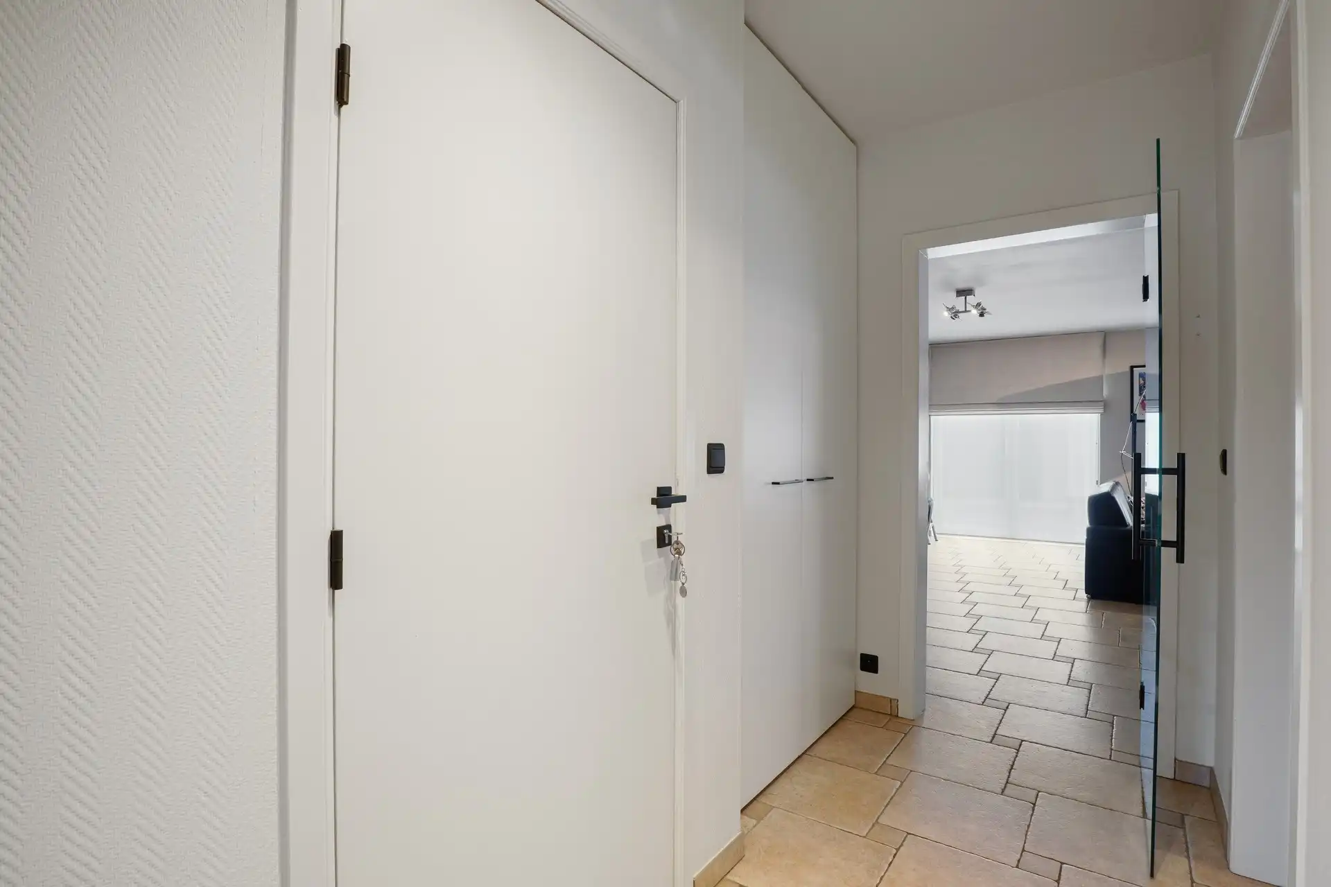 Ruim gelijkvloers appartement met 2 slaapkamers, terras en staanplaats te Berlare foto 2