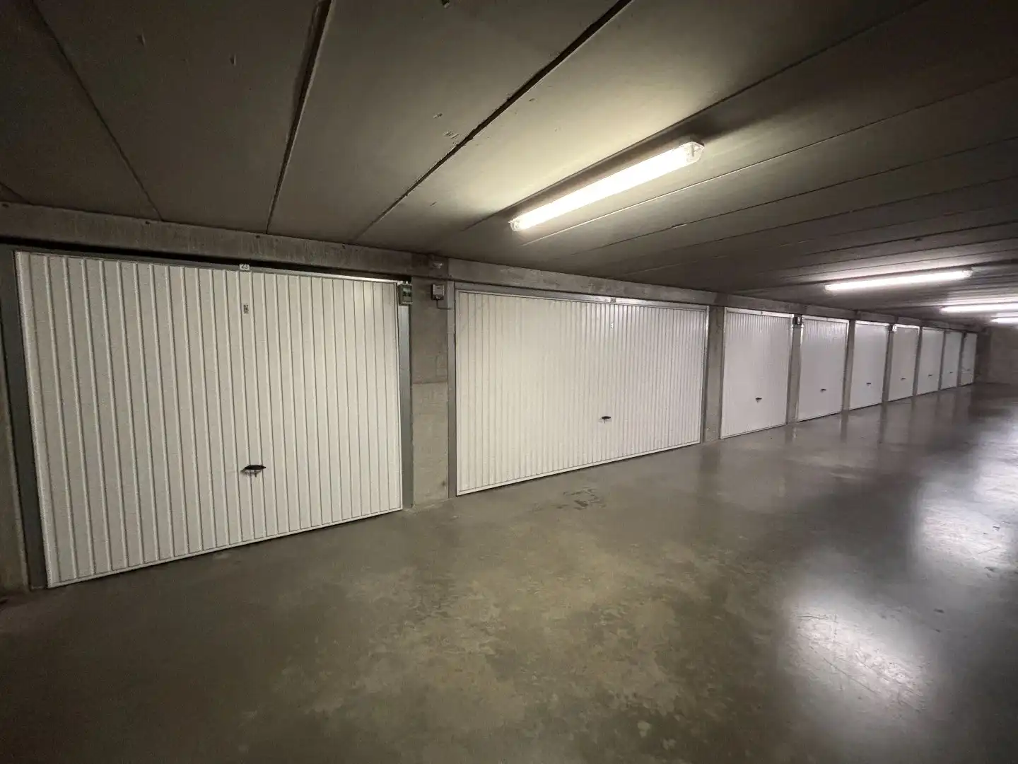 Zeer ruime garagebox in centrum Knokke te koop foto 3