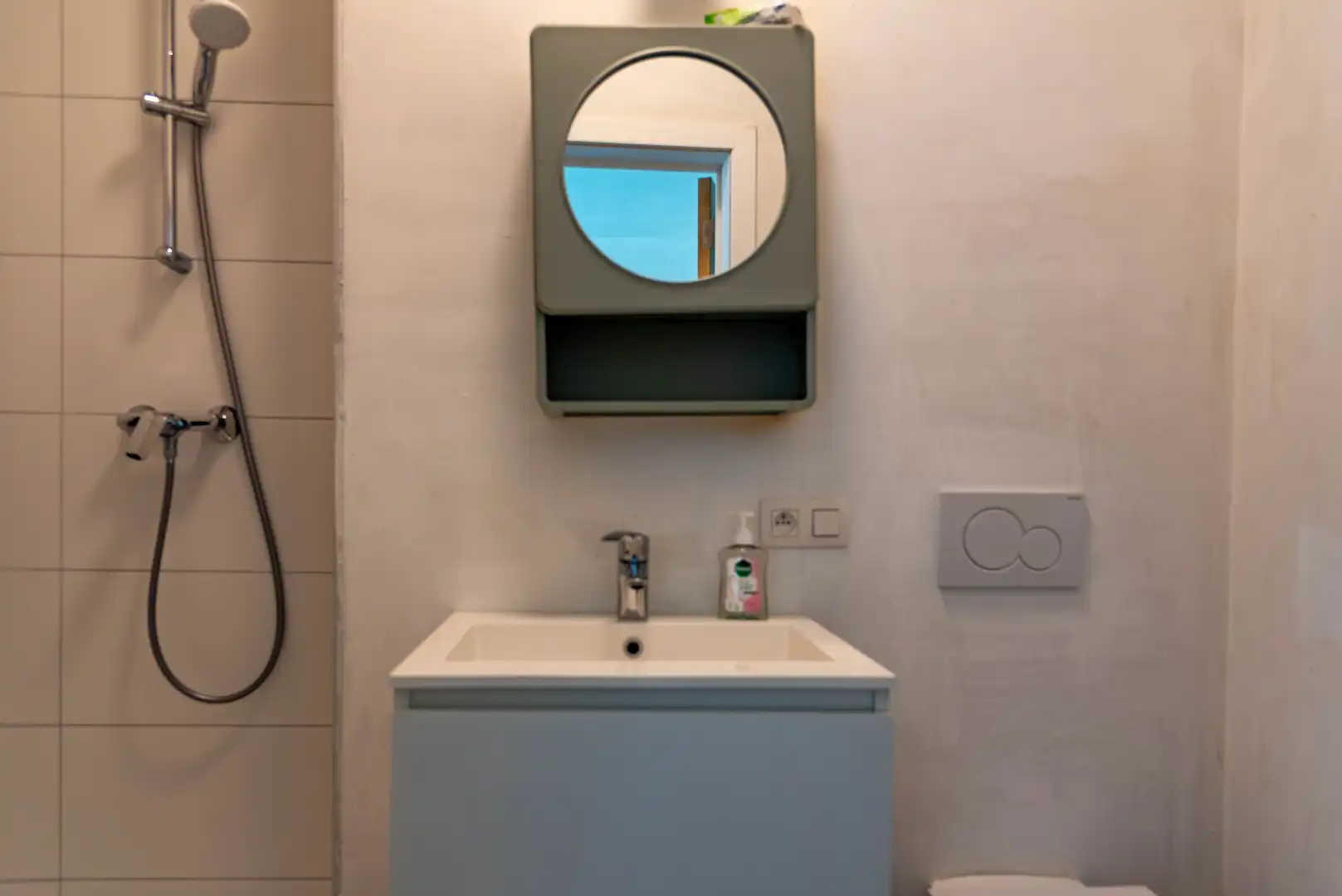 Kamer met privébadkamer in gerenoveerde co-housing – Hoboken foto 9