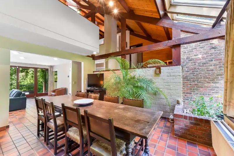 Zeer rustig gelegen villa van 245m² in moderne stijl op 14 are palende aan golfdomein foto 9