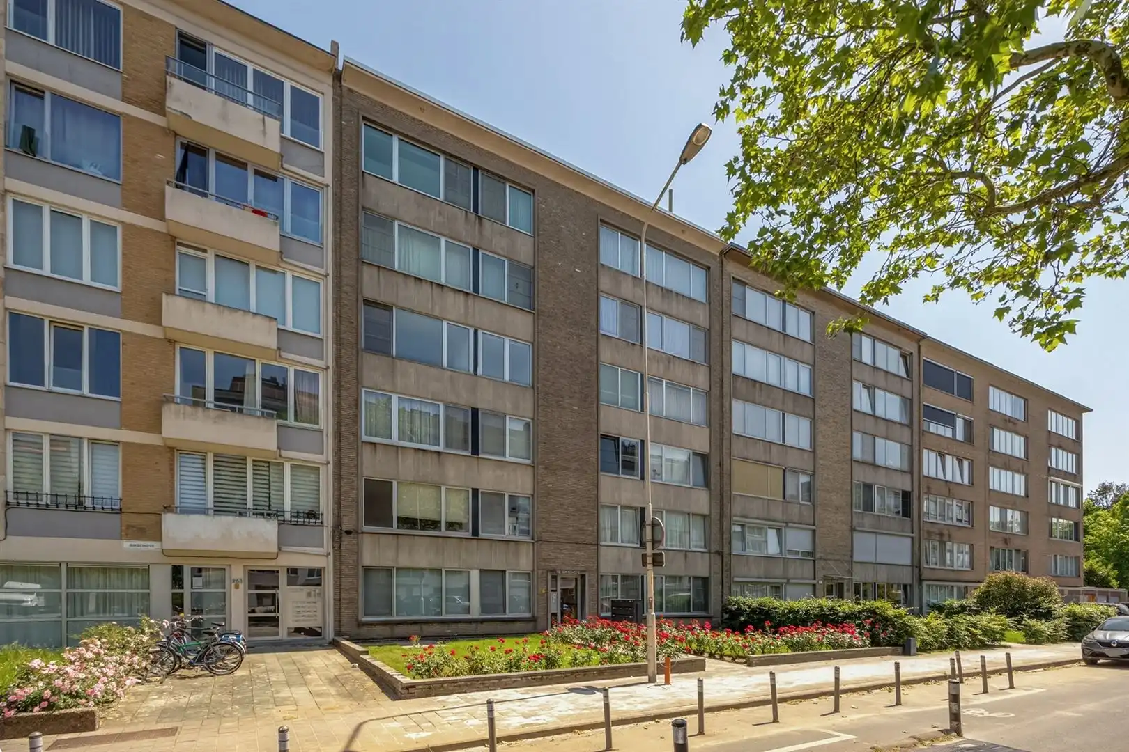 Ruim appartement met 2 slaapkamers, dressing en terras foto 14